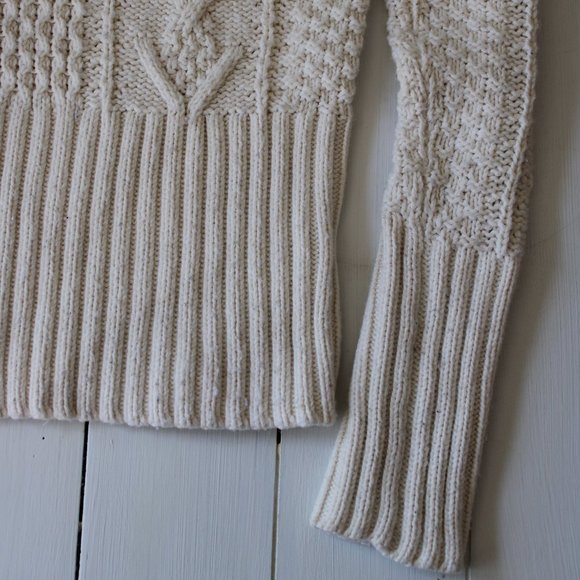 White Crewneck Pullover Cable Knit Sweater - Picture 3 of 8